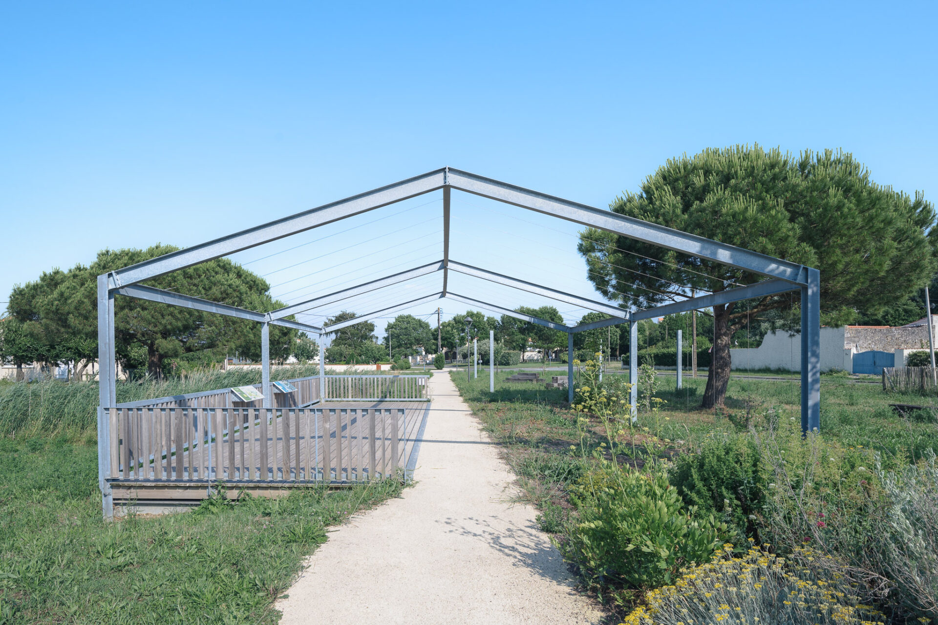 photographie_architecture_Jardin_memoriel_du_Pied_du_Coteau_Port_des_Barques-10