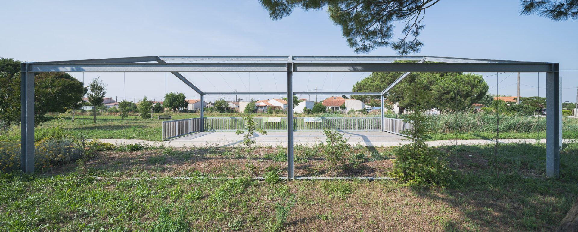 photographie_architecture_Jardin_memoriel_du_Pied_du_Coteau_Port_des_Barques-12