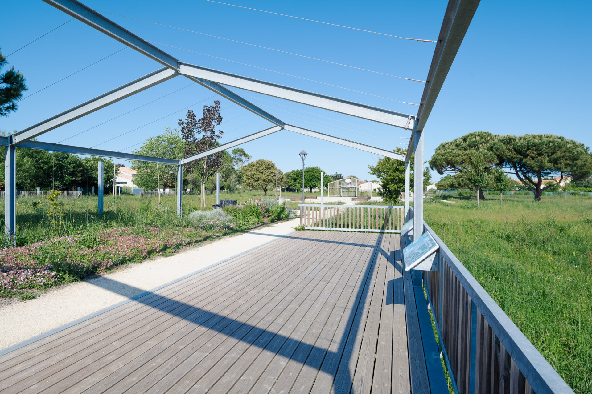 photographie_architecture_Jardin_memoriel_du_Pied_du_Coteau_Port_des_Barques-3