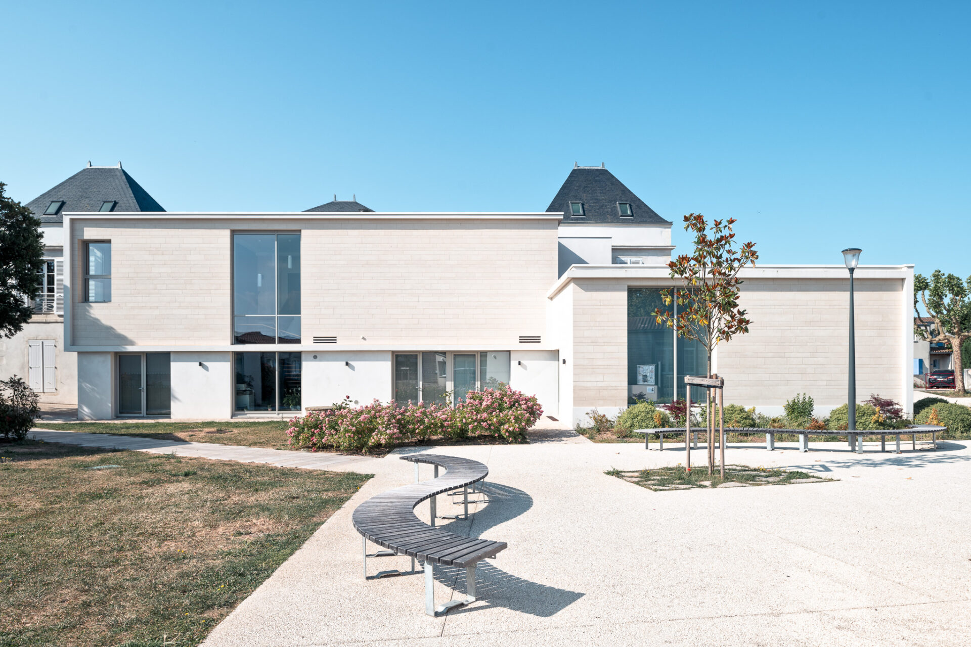 photographie_architecture_rehabilitation_extension_mairie_angoulins_sur_mer