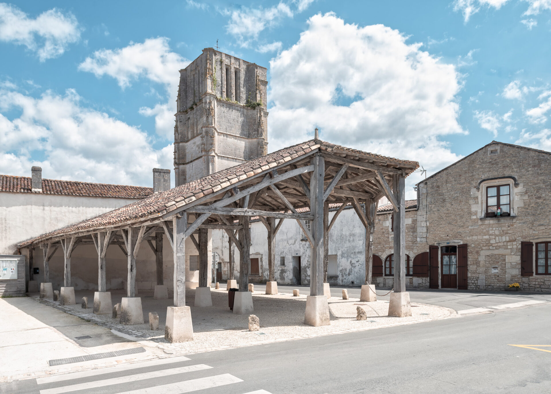 photographie_architecture_restauration_des_halles_saint_jean_d_angle